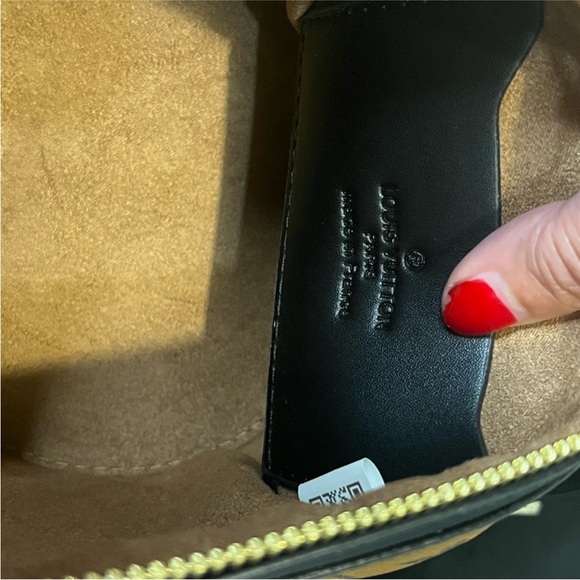 LV Cannes cylinder bag and adjustable strap included.5.9 x 6.7 x 5.9 in. (LxHxW) - Picture 6 of 11